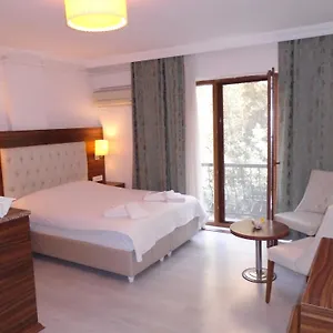 3* Aparthotel House